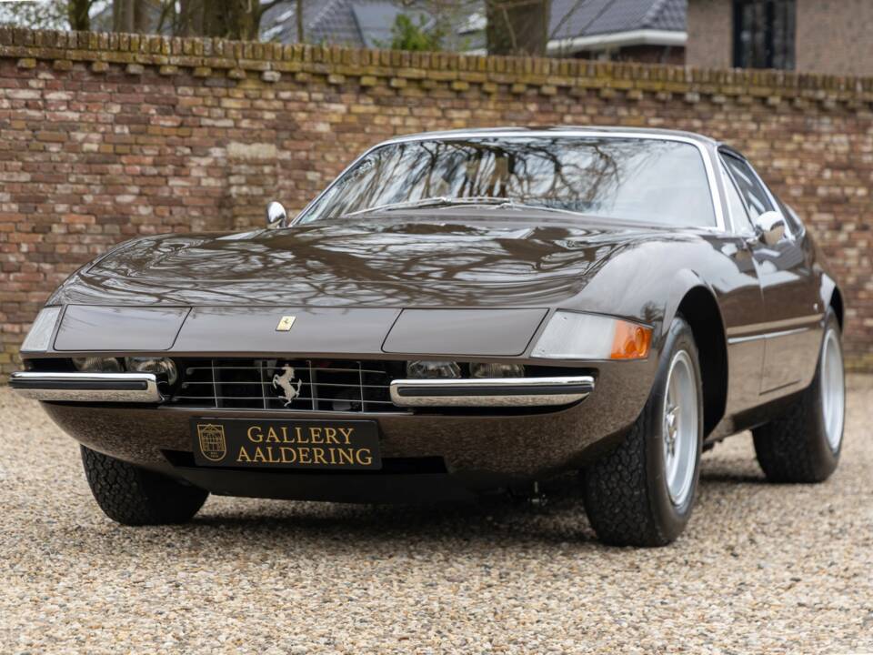Image 16/50 de Ferrari 365 GTB/4 Daytona (1974)
