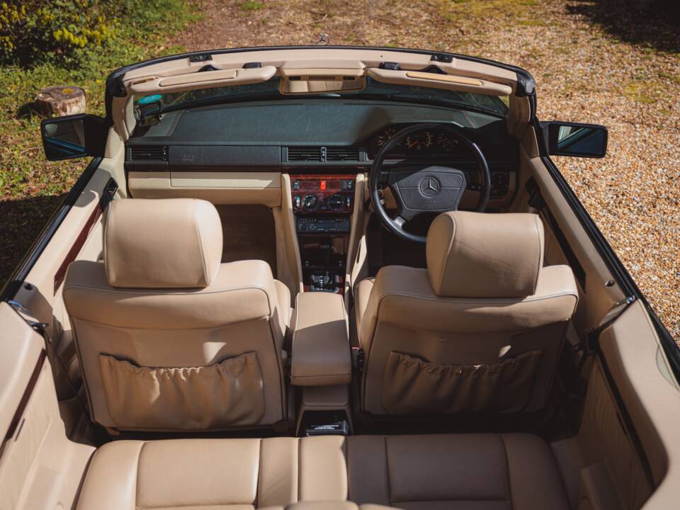 Imagen 30/41 de Mercedes-Benz E 220 (1995)