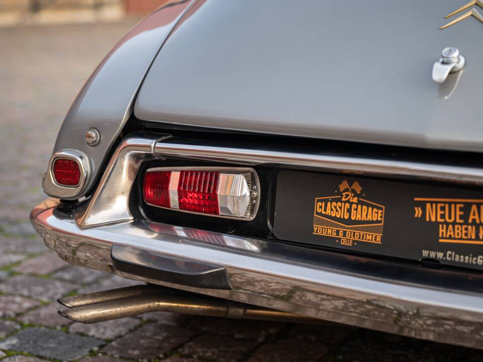 Image 17/44 of Citroën DS 21 (1968)