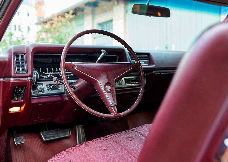 Bild 164/200 von Cadillac Coupe DeVille (1968)