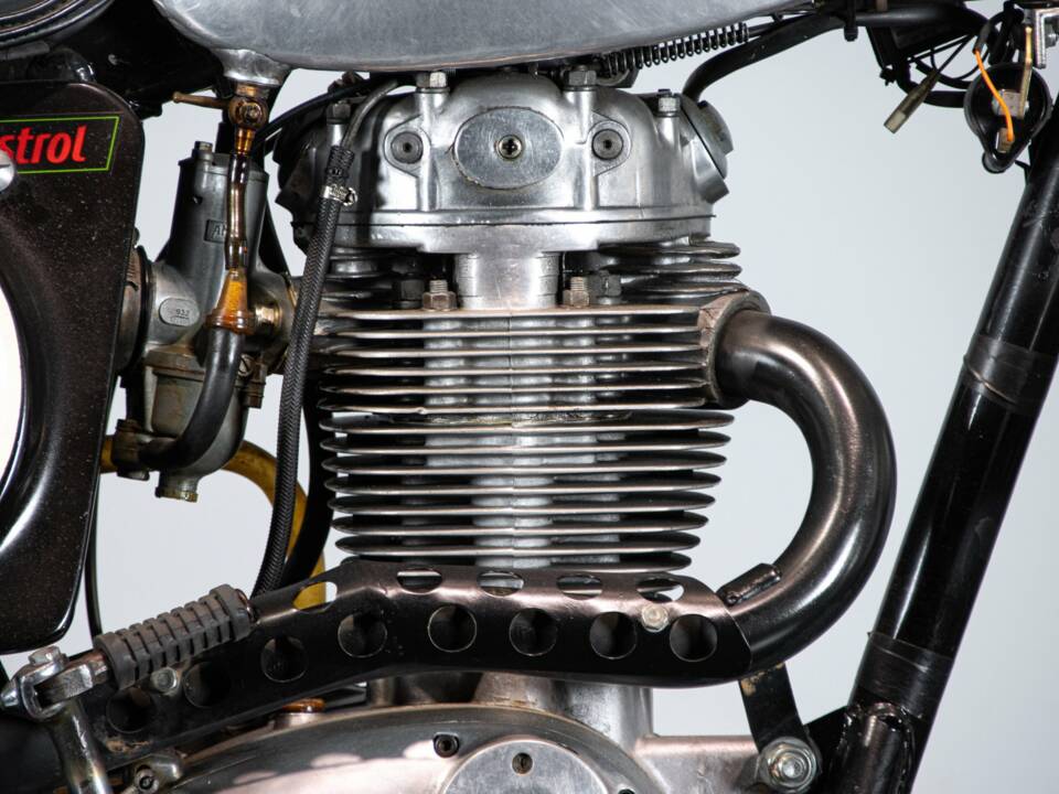 Bild 33/50 von BSA DUMMY (1974)