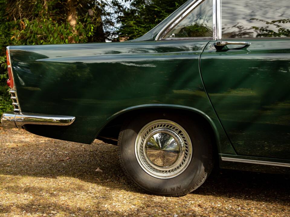 Image 28/44 of Ford Zodiac MkIII (1964)