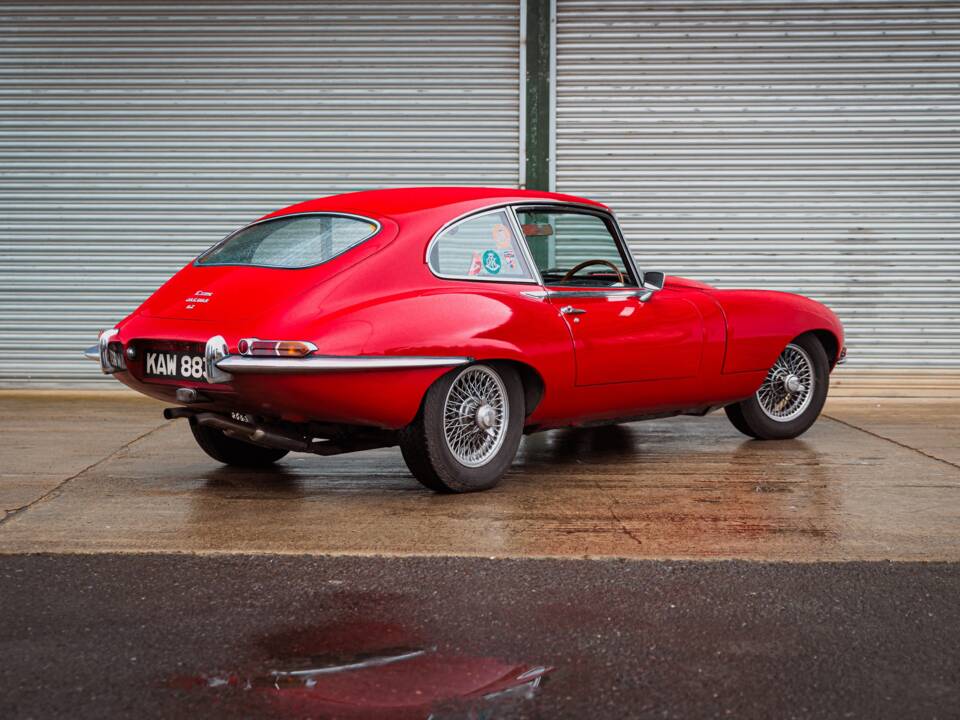 Image 3/46 of Jaguar E-Type (2+2) (1966)