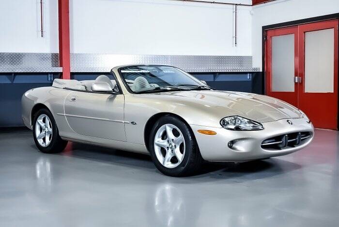 Image 1/7 of Jaguar XK8 4.0 (2000)