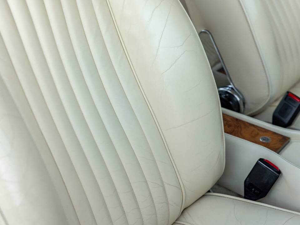 Afbeelding 34/62 van Aston Martin V8 Vantage X-Pack (1987)