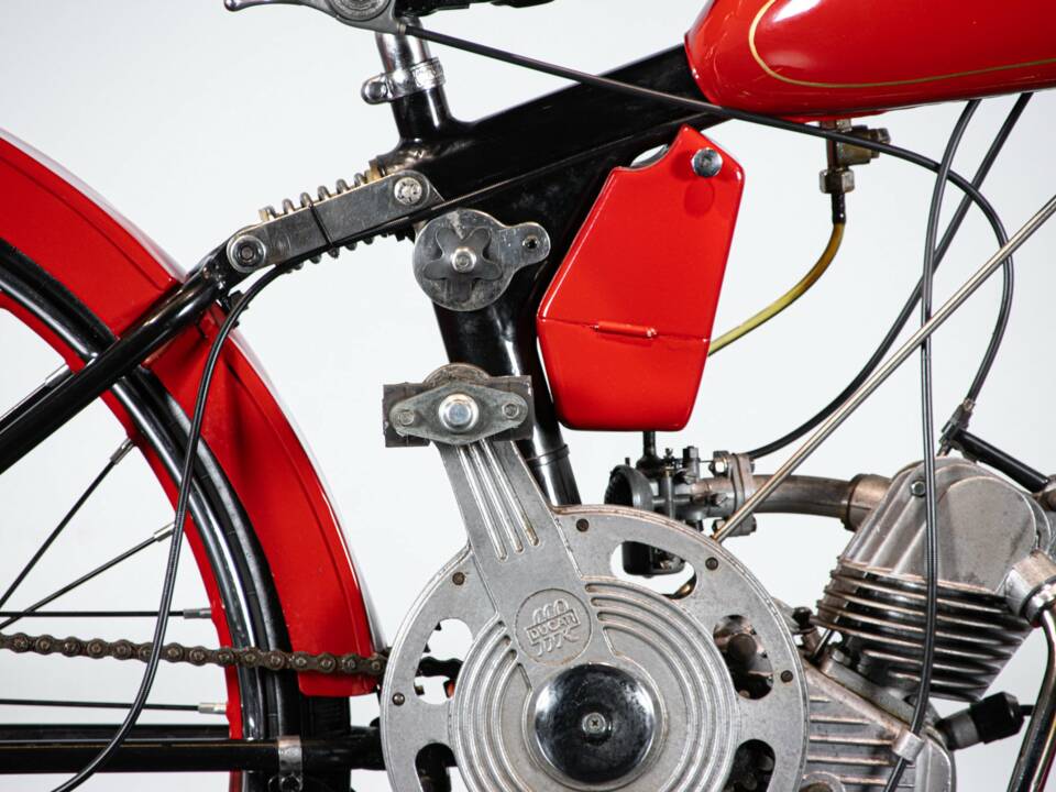 Immagine 39/50 di Ducati DUMMY (1954)
