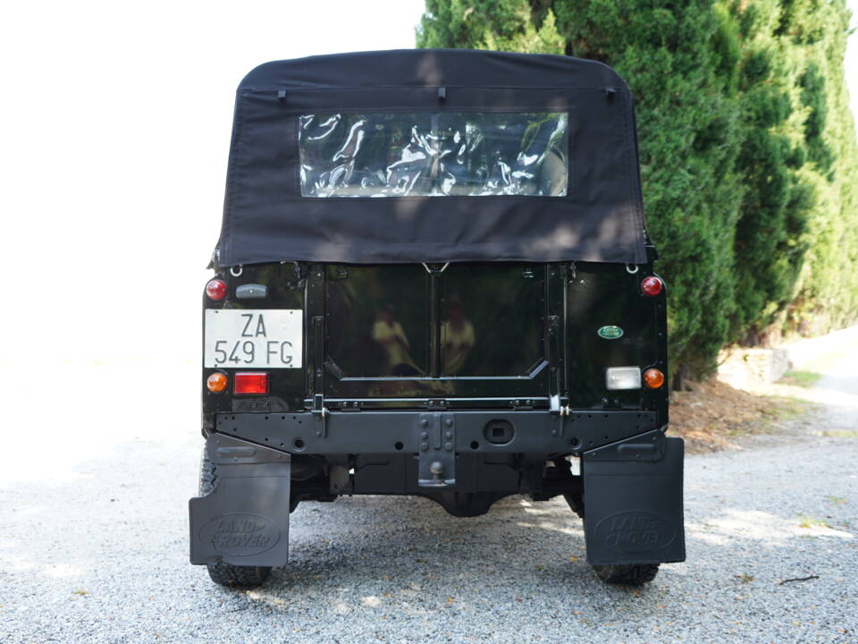 Bild 10/97 von Land Rover Defender 90 Td5 (2000)