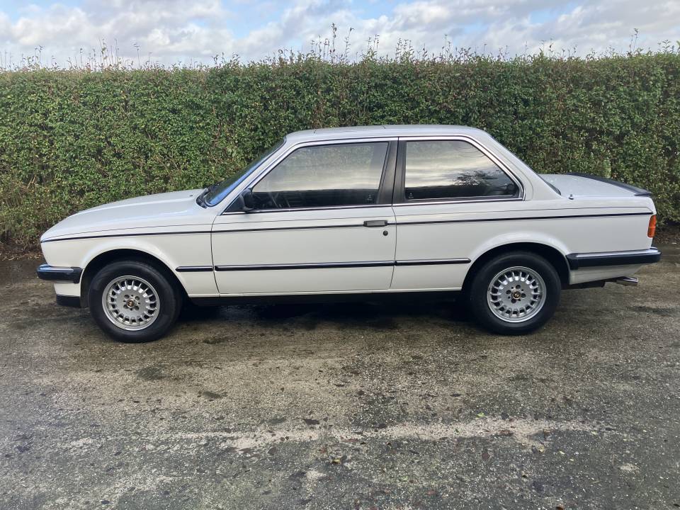Image 2/20 of BMW 318i (1986)