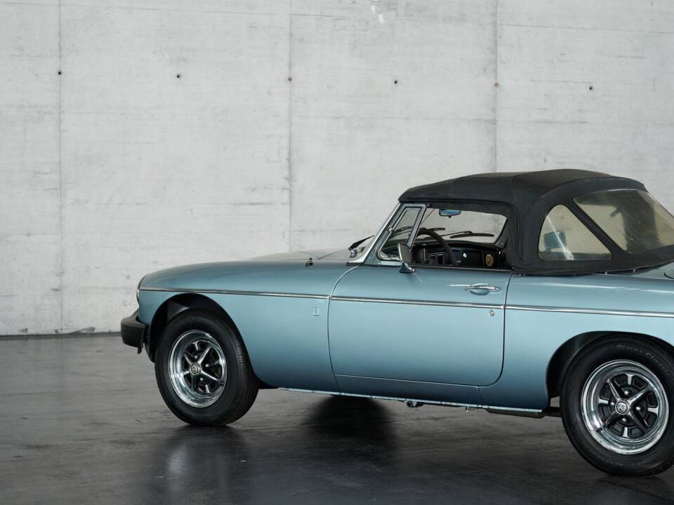 Image 16/50 of MG MGB (1976)
