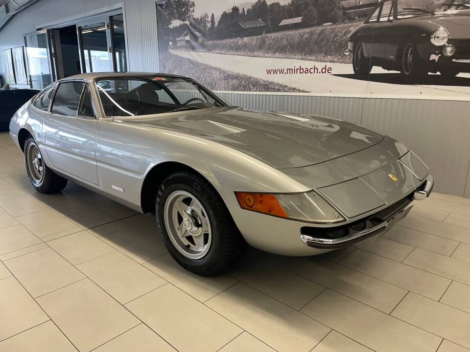 Image 5/22 of Ferrari 365 GTB&#x2F;4 Daytona (1973)