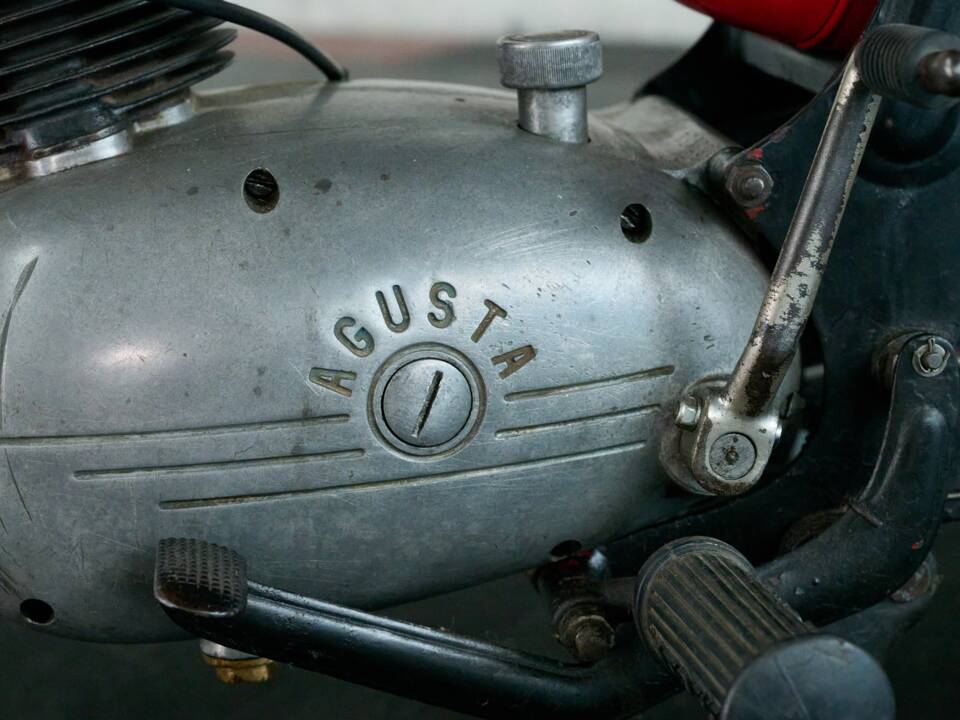 Image 10/28 of MV Agusta 125 TR (1958)