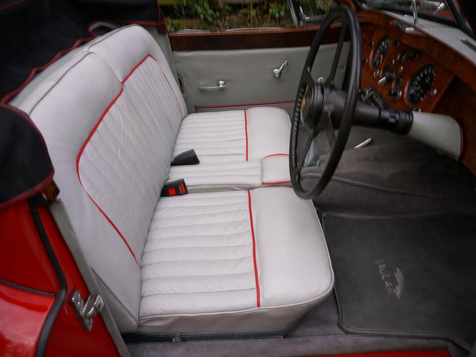 Image 9/20 of Jaguar XK 120 DHC (1954)