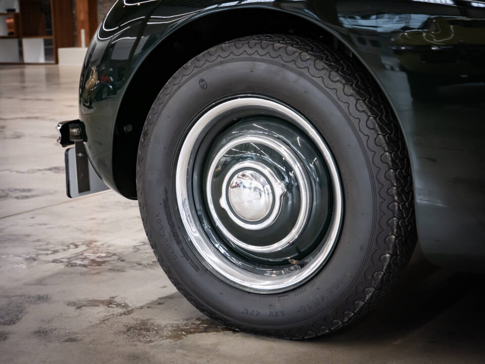 Image 12/30 of Jaguar XK 120 DHC (1953)