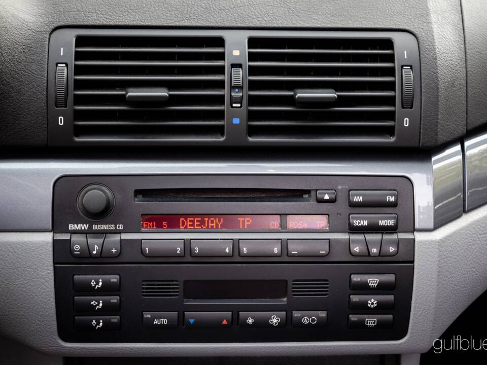 Image 26/56 of BMW 323Ci (2000)