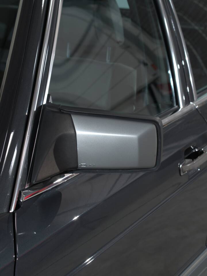Image 14/52 of Mercedes-Benz 560 SEL (1988)