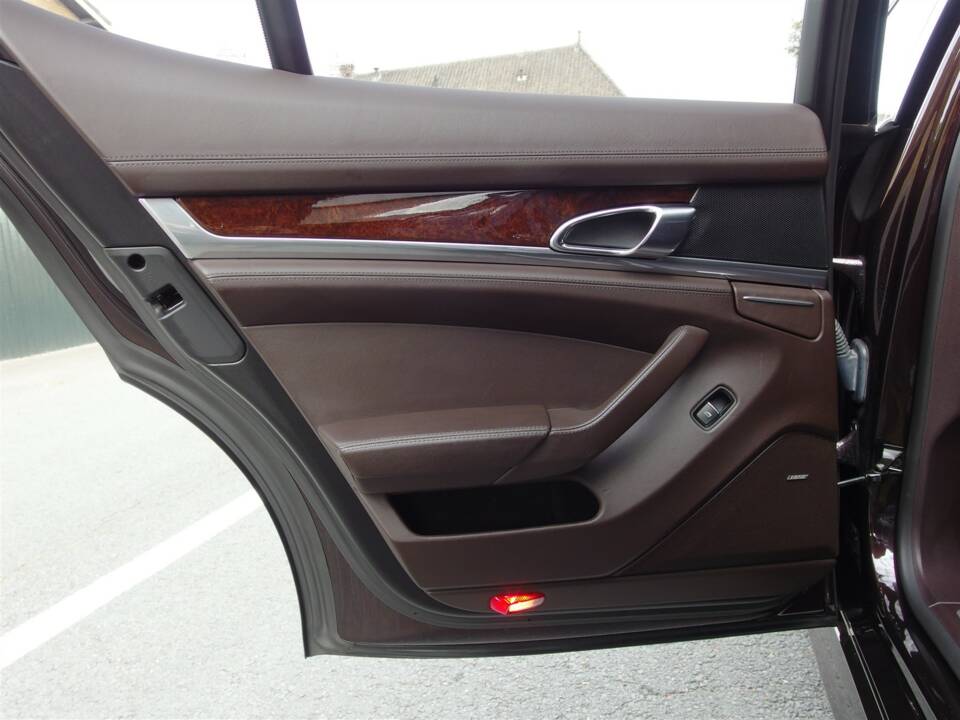 Bild 54/98 von Porsche Panamera Turbo (2009)