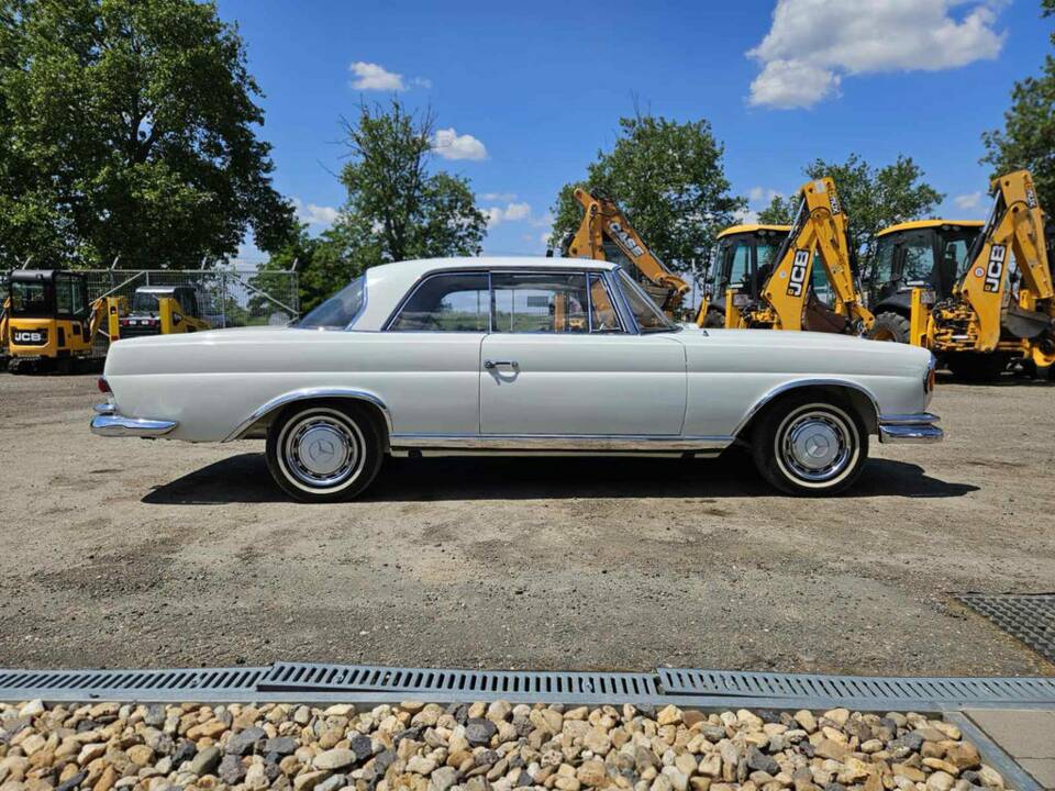 Image 5/8 of Mercedes-Benz 250 SE (1965)