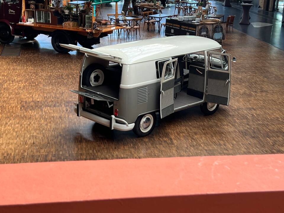 Image 33/36 of Volkswagen T1 minibus (1963)