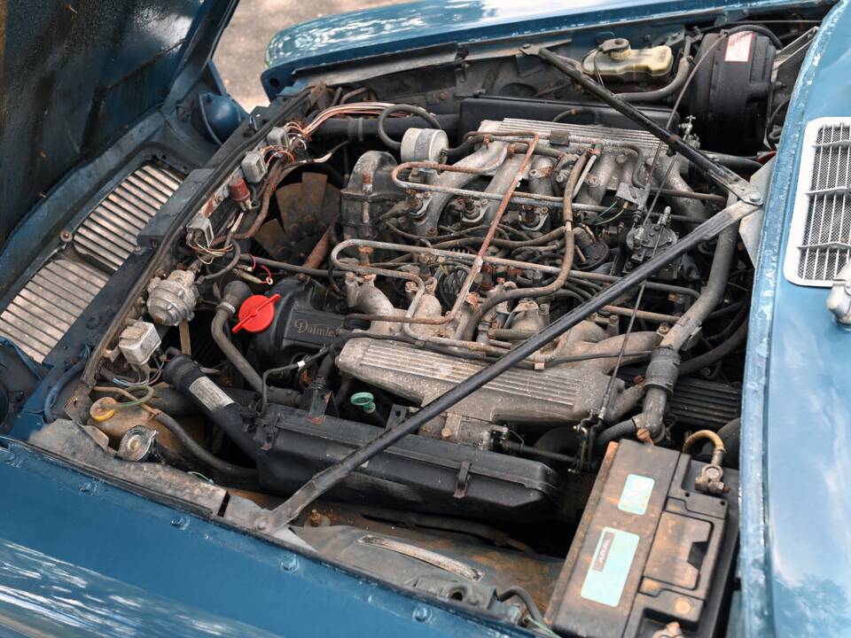 Image 13/21 de Daimler Double Six (1978)