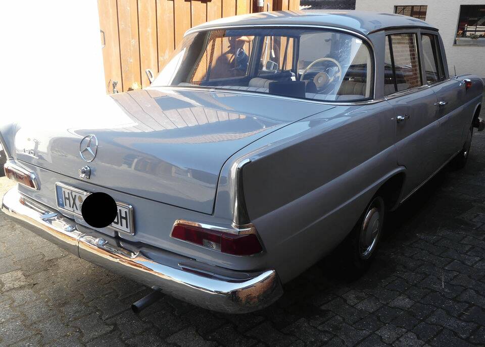 Image 7/8 of Mercedes-Benz 190 c (1965)