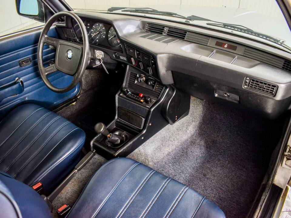 Image 16/50 of BMW 320i (1981)