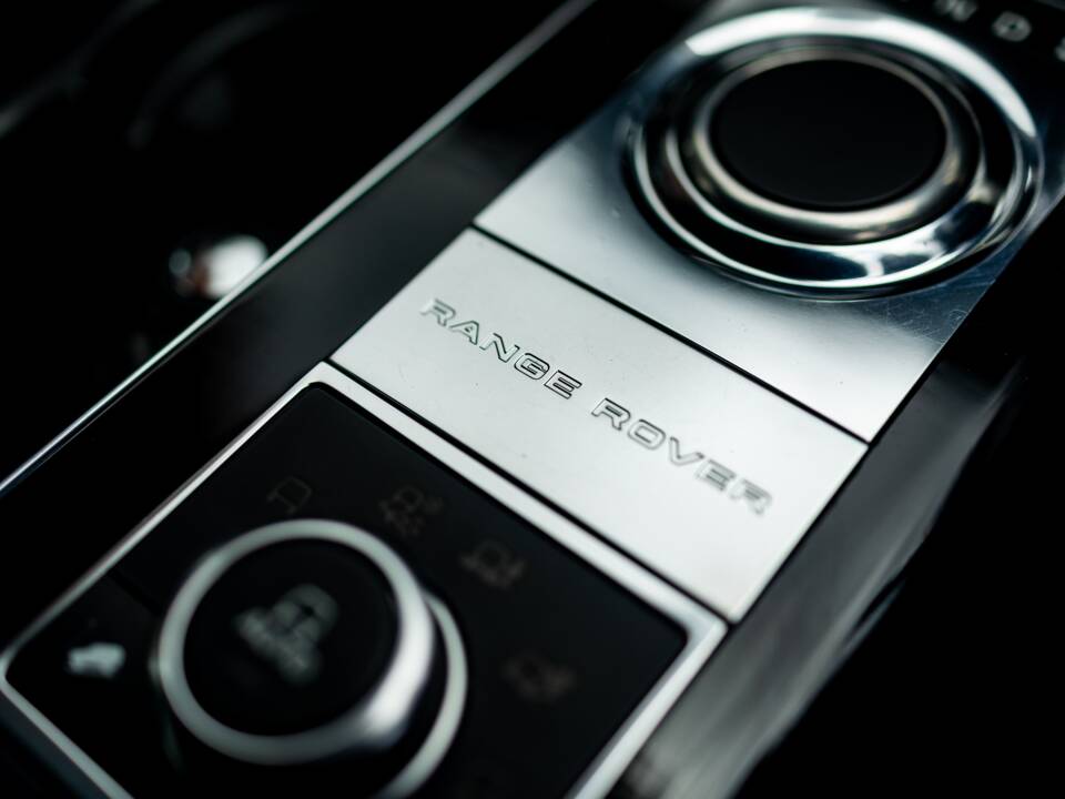 Bild 43/50 von Land Rover Range Rover V8 SV Autobiography (2015)