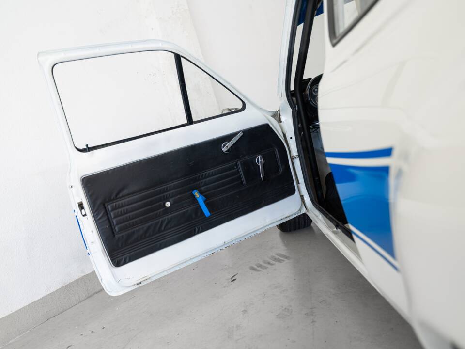 Image 9/47 de Ford Escort RS 2000 (1975)