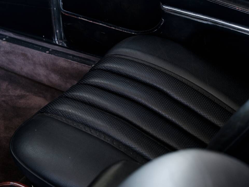 Image 30/49 of Mercedes-Benz 220 SE b (1962)