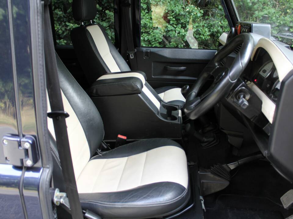 Bild 9/18 von Land Rover Defender 110 (2014)