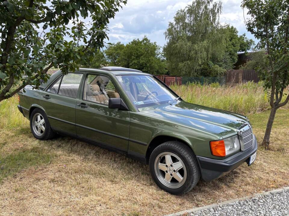 Image 3/18 of Mercedes-Benz 190 D 2.5 (1986)