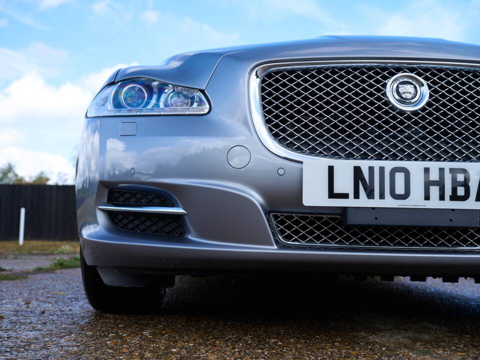 Bild 23/50 von Jaguar XJ 5.0 (2010)