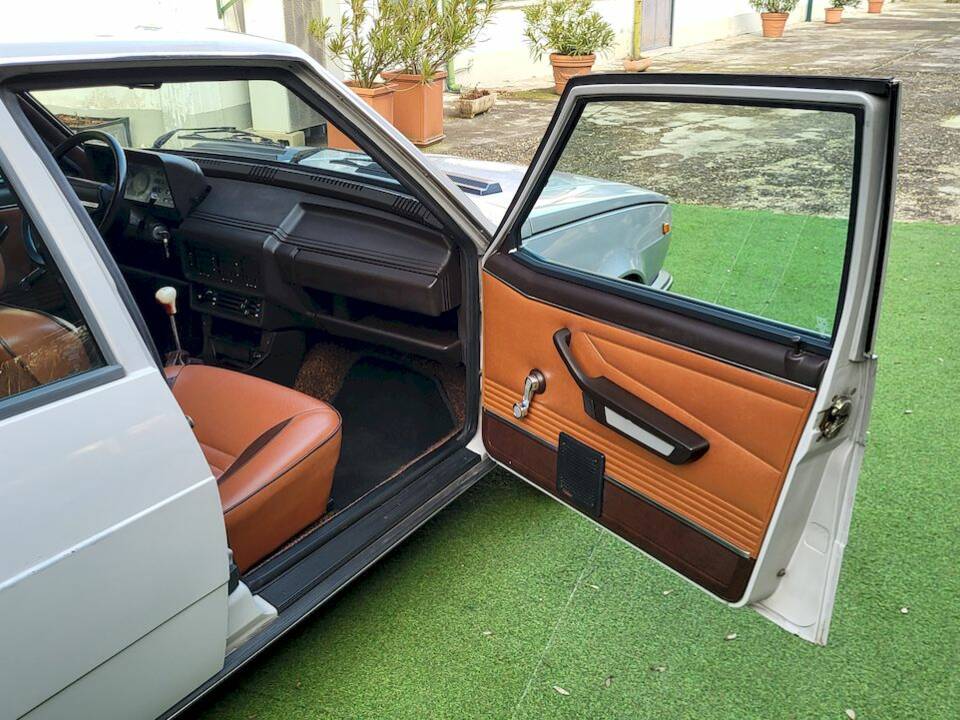 Image 31/51 of Alfa Romeo Giulietta 1.3 (1979)