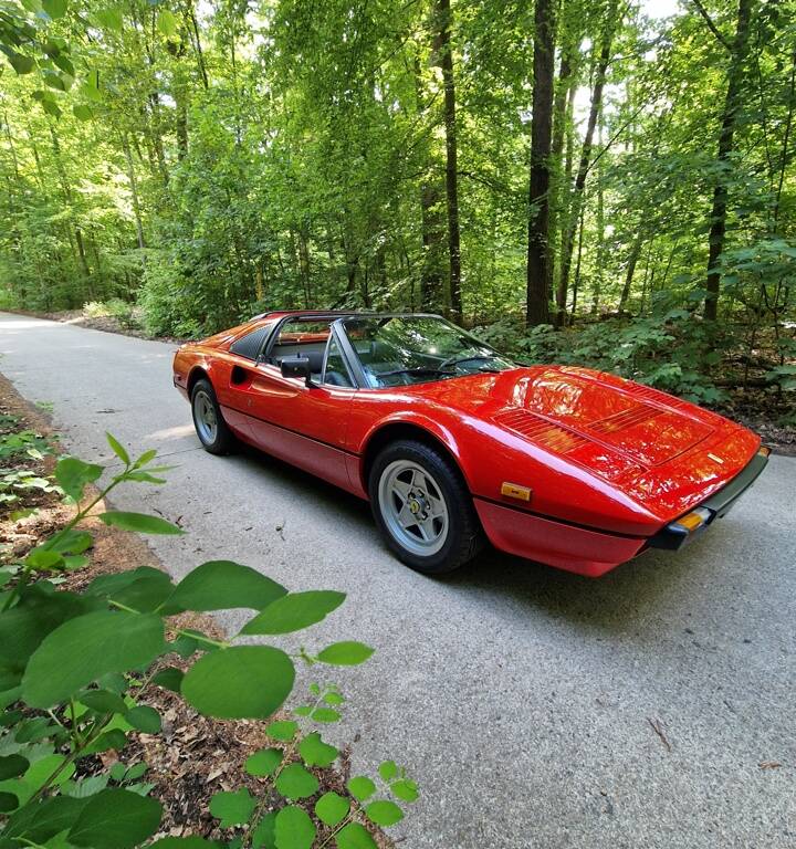 Image 3/82 of Ferrari 308 GTS Quattrovalvole (1983)