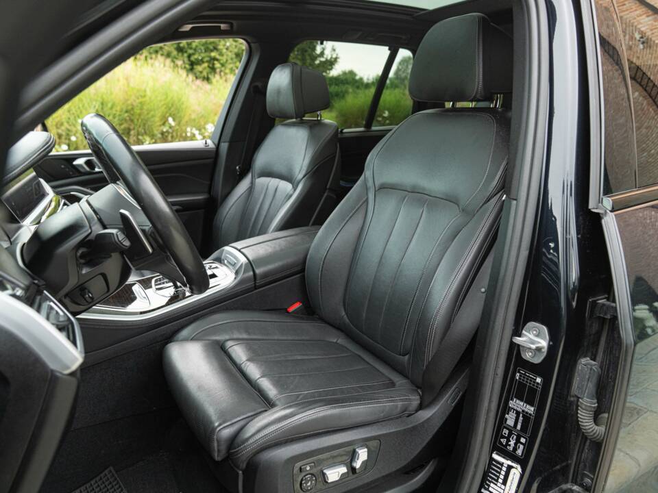 Bild 21/50 von BMW X5 M50d (2019)