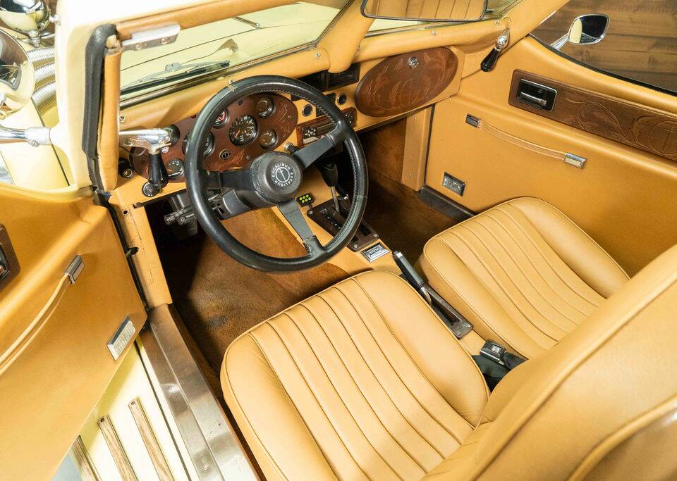 Image 2/8 of Excalibur Roadster IV (1981)