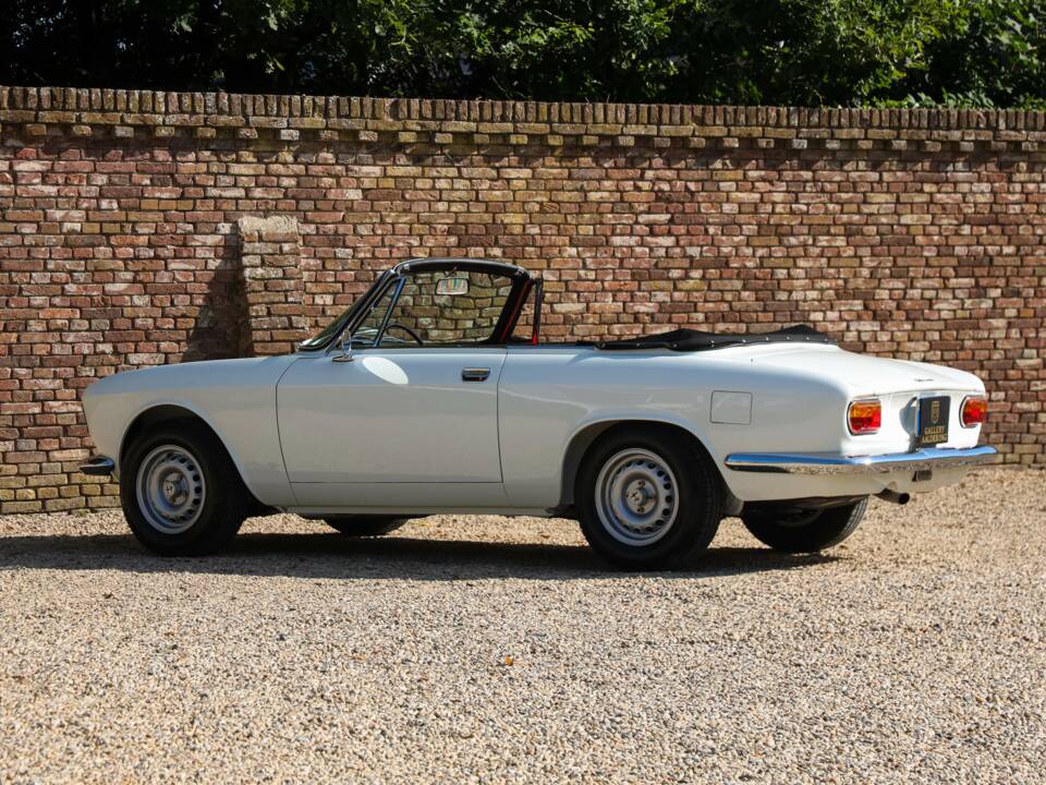 Image 27/50 of Alfa Romeo Giulia 1600 GTC (1966)