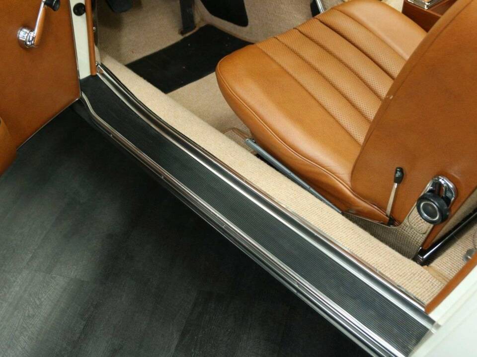 Image 11/50 of Mercedes-Benz 230 SL (1965)