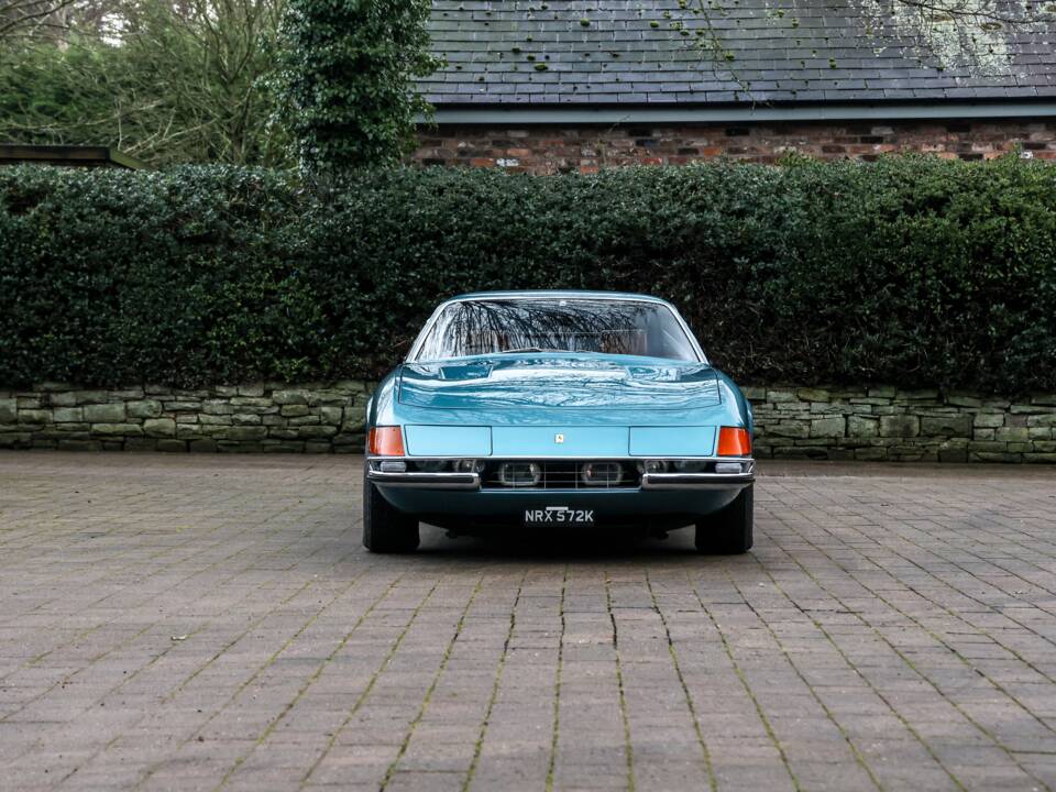 Image 36/65 of Ferrari 365 GTB&#x2F;4 Daytona (1972)