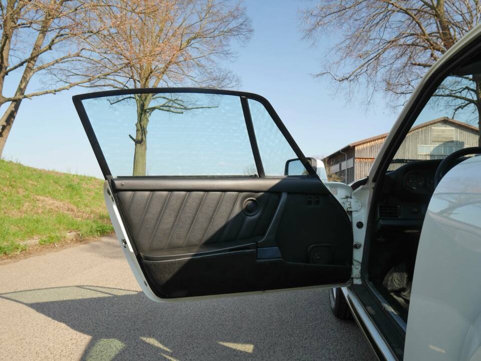 Bild 21/23 von Porsche 911 Carrera 3.2 (1985)