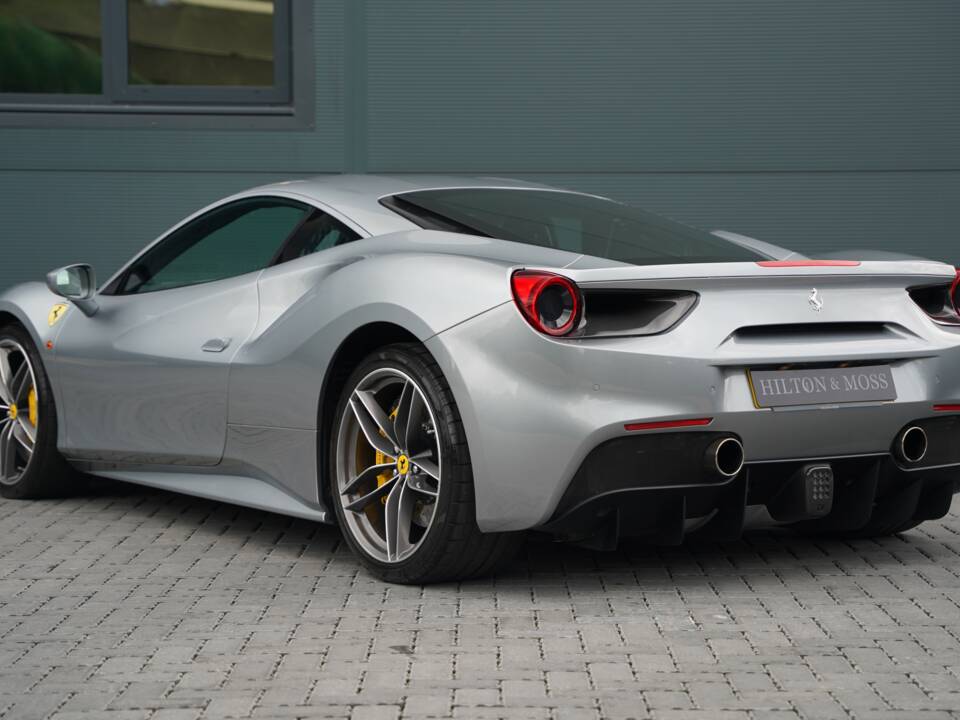 Image 2/50 of Ferrari 488 GTB (2017)