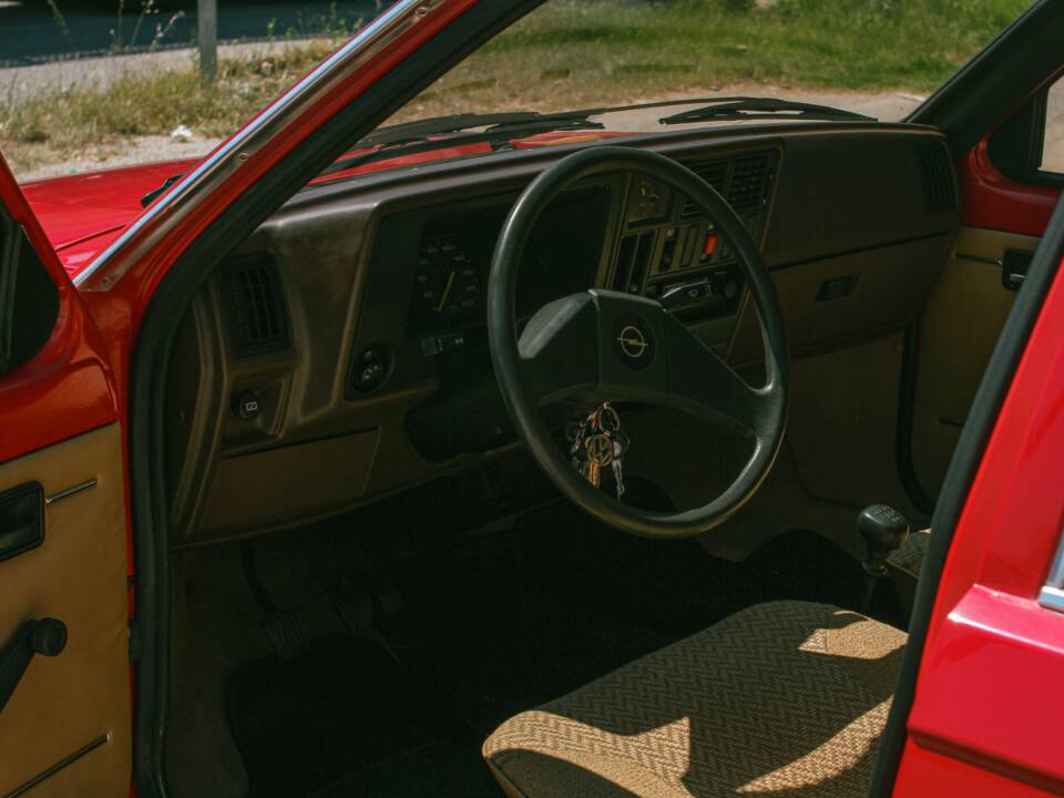 Imagen 17/26 de Opel Kadett 1,3 S (1984)