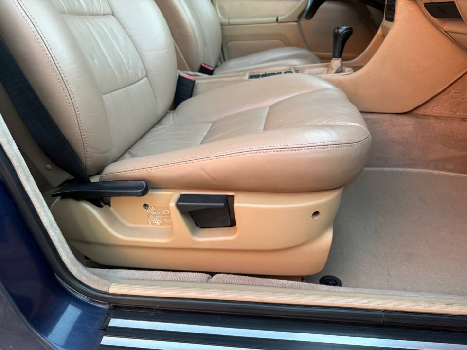 Immagine 58/99 di BMW 735i (1988)
