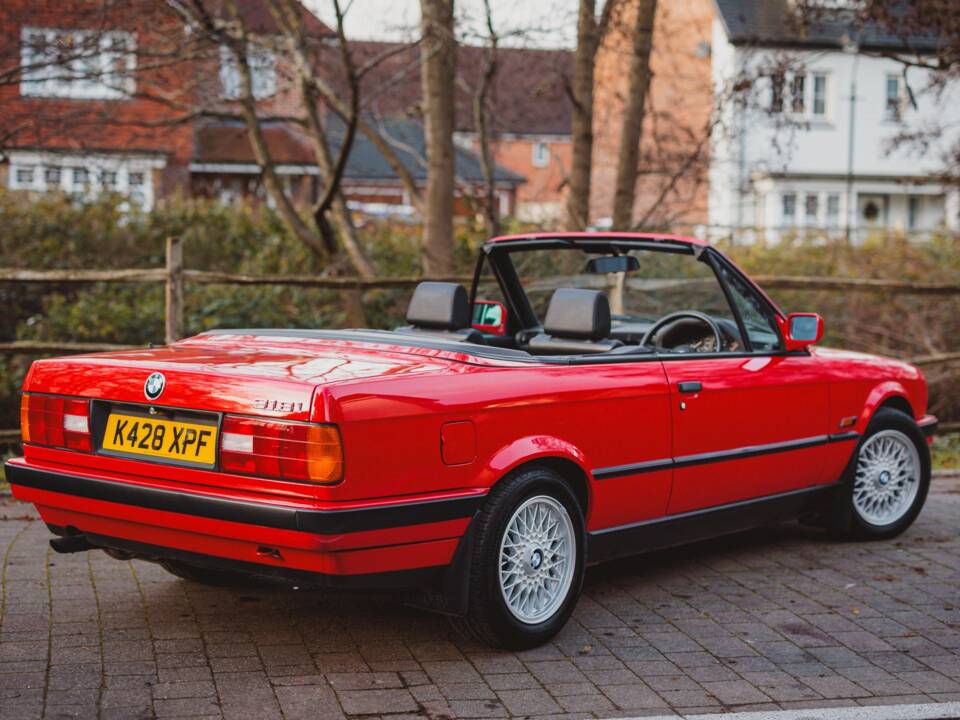 Image 3/34 of BMW 318i (1993)