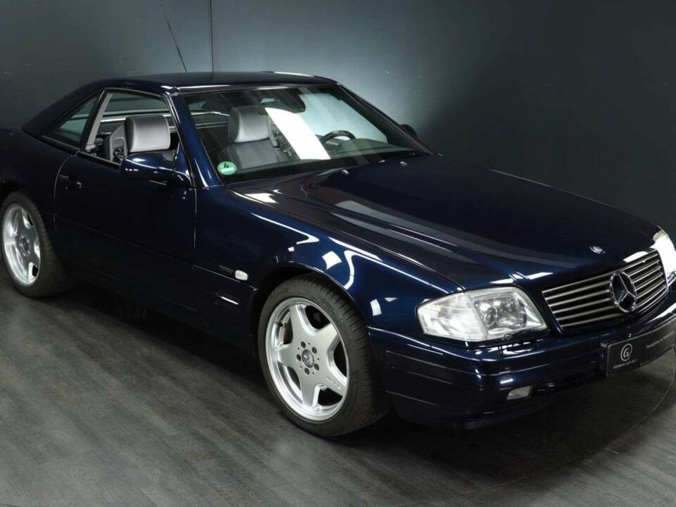 Imagen 8/30 de Mercedes-Benz SL 500 &quot;Final Edition&quot; (2001)