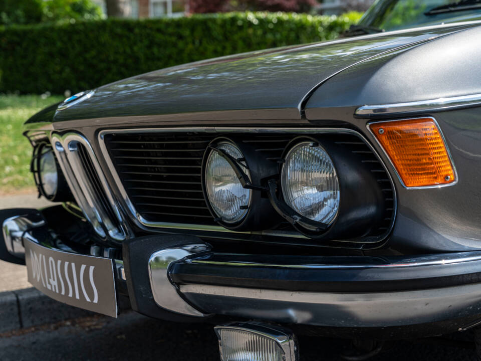 Afbeelding 8/29 van BMW 3,3 L (1975)