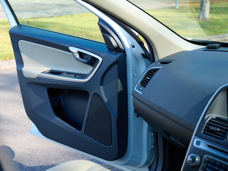 Image 25/50 of Volvo XC60 T5 (2013)