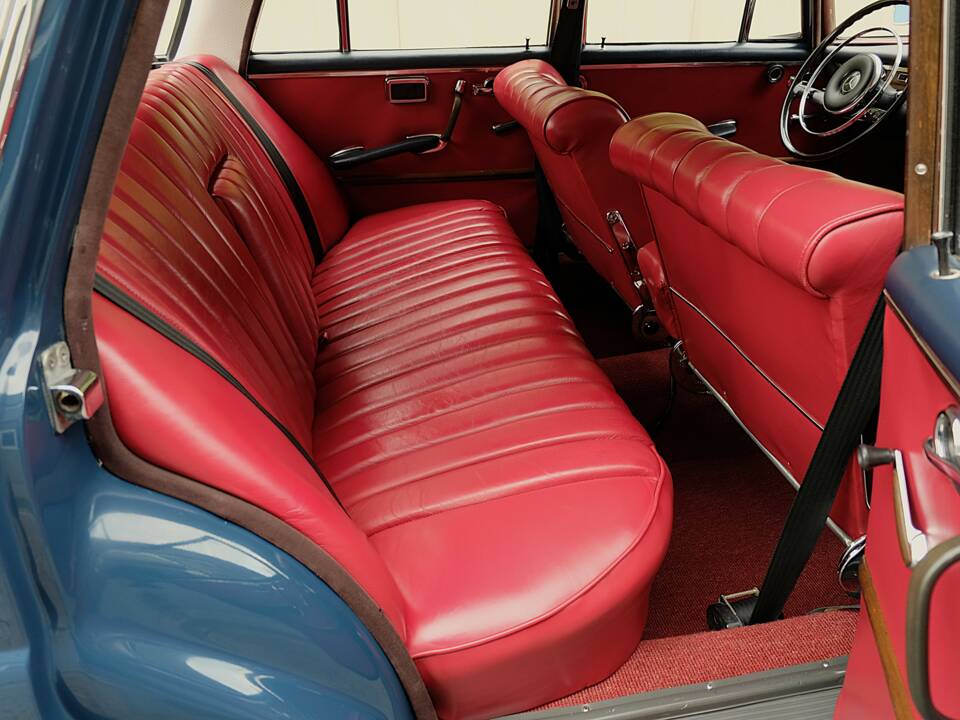Image 30/76 de Mercedes-Benz 220 S b (1963)