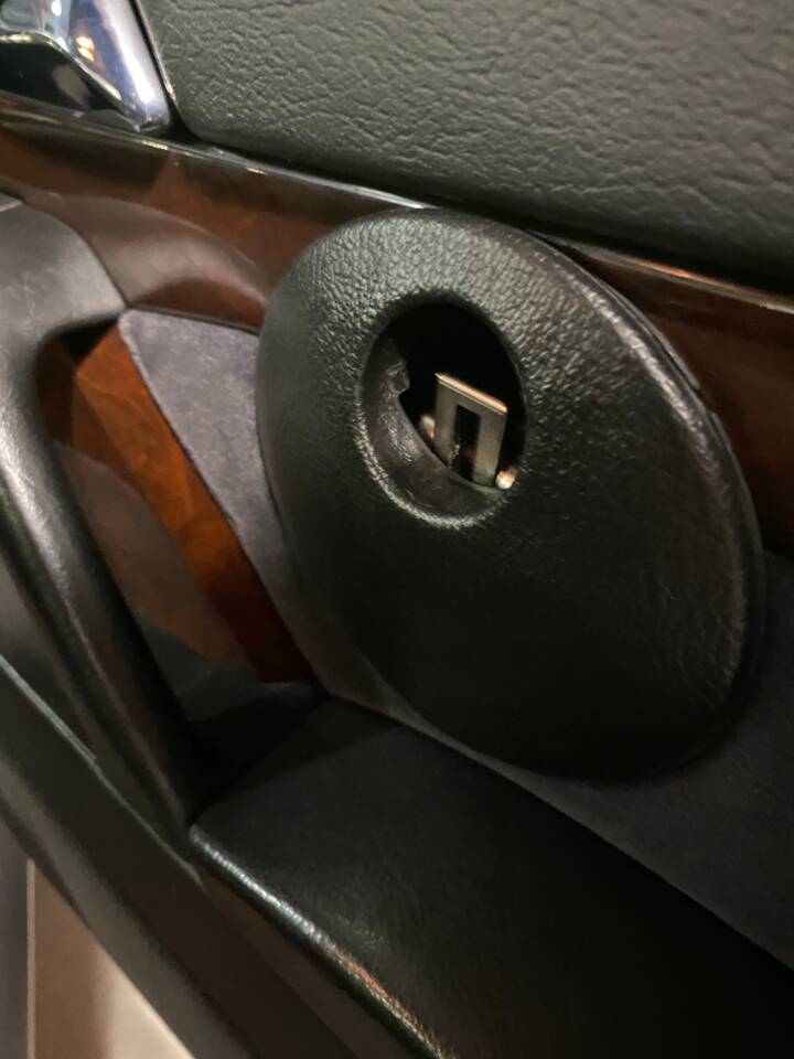 Image 22/49 of Mercedes-Benz S 500 L (1996)