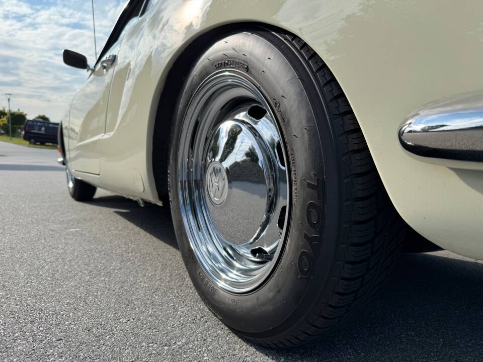 Image 13/30 of Volkswagen Karmann Ghia 1600 (1973)