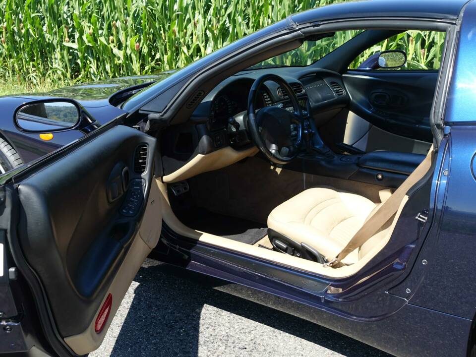 Immagine 7/26 di Chevrolet Corvette (2002)
